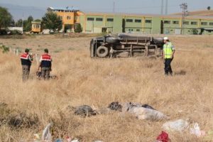 Kamyonet faciası &ouml;l&uuml;m getirdi