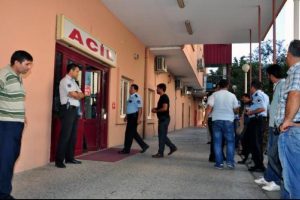 Polise bı&ccedil;aklı saldırı