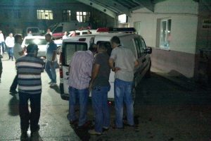 Polis aracına zarar verdi