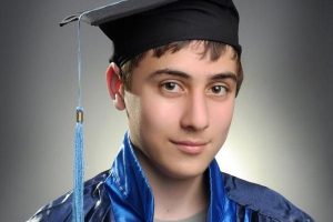 Babasının silahıyla &ouml;ld&uuml;