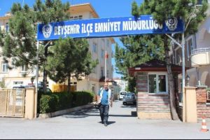 Gazetecinin evini basmak istediler