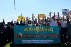 ODT&Uuml;'deki baş&ouml;rt&uuml;l&uuml; &ouml;ğrencilere s&ouml;zl&uuml; saldırı protesto edildi