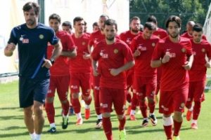 Eskişehirspor'un yeni transferi ayrı &ccedil;alıştı