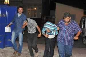 Elektrik direğinde kablo kesenlere su&ccedil;&uuml;st&uuml;