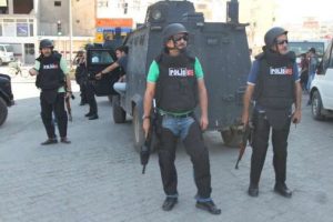 İzinsiz g&ouml;steriye "SWAT" timi m&uuml;dahale etti