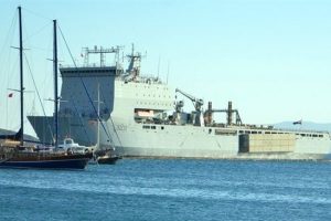 İngiliz savaş gemisi Bodrum'da