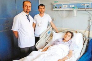 Hastasına kan verdi