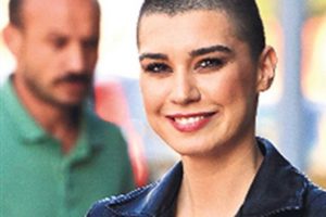 Burcu Kıratlı sa&ccedil;ını kesti şansı a&ccedil;ıldı
