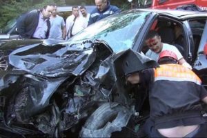 Cip ile otomobil &ccedil;arpıştı