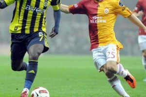 Galatasaray, Fenerbah&ccedil;e'nin &ouml;n&uuml;nde zirvede