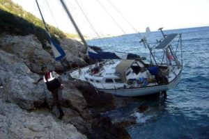 Turistler teknede mahsur kaldı