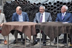 K&ouml;y meydanında 'k&uuml;&ccedil;&uuml;k gelin' toplantısı