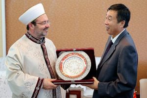 G&ouml;rmez, Vey ile g&ouml;r&uuml;şt&uuml;