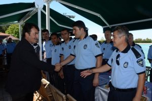 Başkan D&uuml;ndar'dan zabıtaya yemek