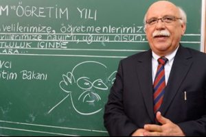 Bakan Avcı kendi karikat&uuml;r&uuml;n&uuml; &ccedil;izdi
