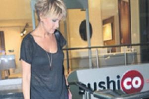 G&uuml;lben Ergen, yeni g&ouml;r&uuml;nt&uuml;s&uuml;yle şaşırttı