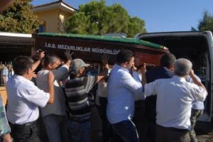 Motor kazasında can veren &uuml;&ccedil; arkadaş, son yolculuklarında