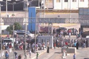 Suriye'deki bombalama sınıra insan yığdı