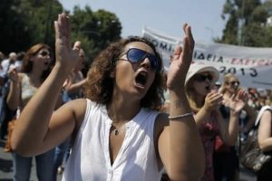 Yunanistan'da şimdi de &uuml;niversite hocaları grevde