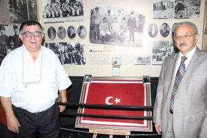 91 yıllık T&uuml;rk bayrağı tarih kokuyor