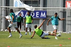 Timsah taktik &ccedil;alıştı