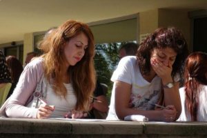 &Ouml;ğretmenler kayıt i&ccedil;in kuyrukta