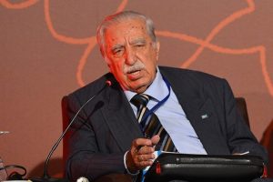 Eski İstanbul Milletvekili evlenecek &ccedil;iftlere seslendi