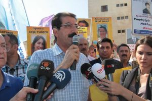 'Biz yasa dışı değiliz'