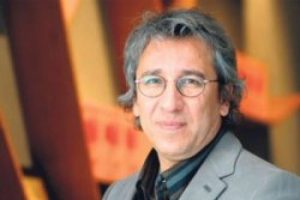 Can D&uuml;ndar Cumhuriyet gazetesiyle anlaştı