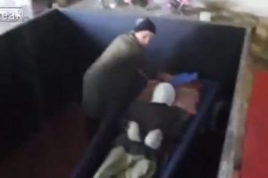 Oğlunun cesedini alkolle mumyaladı, 18 yıl sakladı!