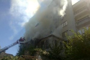 Taş binada yangın