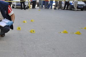 Altın y&uuml;kl&uuml; araca saldırı