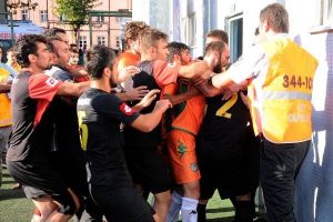 Ma&ccedil;tan &ouml;nce dostluk ma&ccedil; sonu kavga
