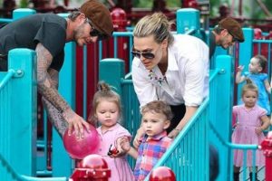 Beckham minik kızıyla parkta oynadı