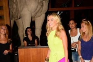 Hadise'nin y&uuml;z&uuml;ne ne oldu?