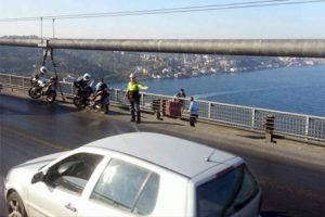 Boğazi&ccedil;i K&ouml;pr&uuml;s&uuml;'nde intihar girişimi