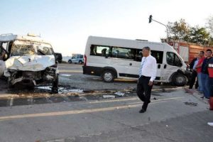 İş&ccedil;i servisi devrildi