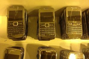 Yolcu otob&uuml;s&uuml;nde ka&ccedil;ak cep telefonları yakalandı