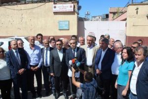 CHP heyetinden cezaevi &ouml;n&uuml;nde a&ccedil;ıklama