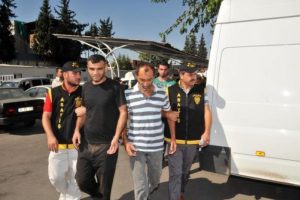 Arananlar şafak vakti yakalandı