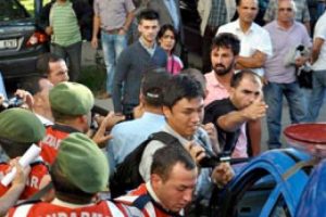 Şimdi de Japon gazetecilere saldırdılar