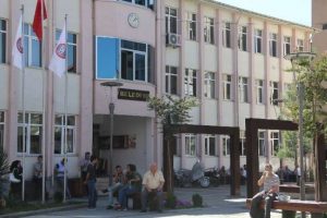 Eşcinsel belediye başkan adayı il&ccedil;eyi b&ouml;ld&uuml;