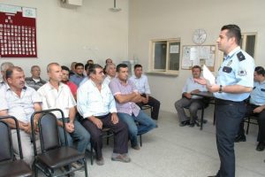 Emniyetten servis şof&ouml;rlerine &ouml;ğrencilere &ouml;rnek olma &ccedil;ağrısı