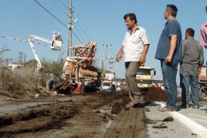 Beton mikseri trakt&ouml;r&uuml; ezdi: 2 &ouml;l&uuml;