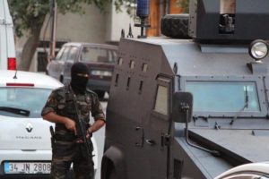 Sultangazi'de şafak operasyonu