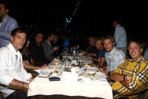 Bilic &ccedil;alışanlara Boğaz'da yemek verdi