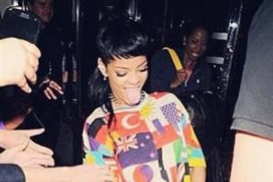 Rihanna T&uuml;rk bayrağını g&ouml;ğs&uuml;nde taşıdı