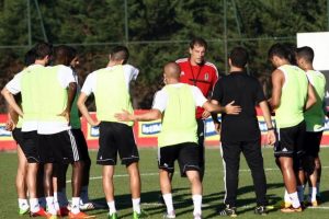 Almeida antrenmana &ccedil;ıkmadı