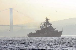 Rus gemileri İstanbul Boğazı'nda