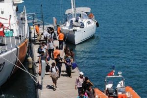 250 ka&ccedil;ak g&ouml;&ccedil;men yakalandı